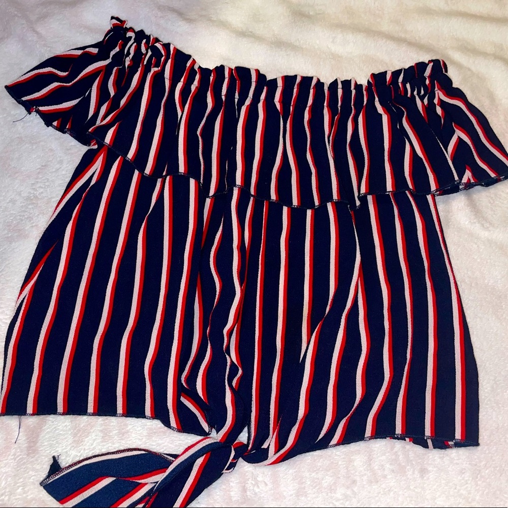 Shirt has many designs: Crop/1 Shoulder/Full Blouse Shirt Size Small